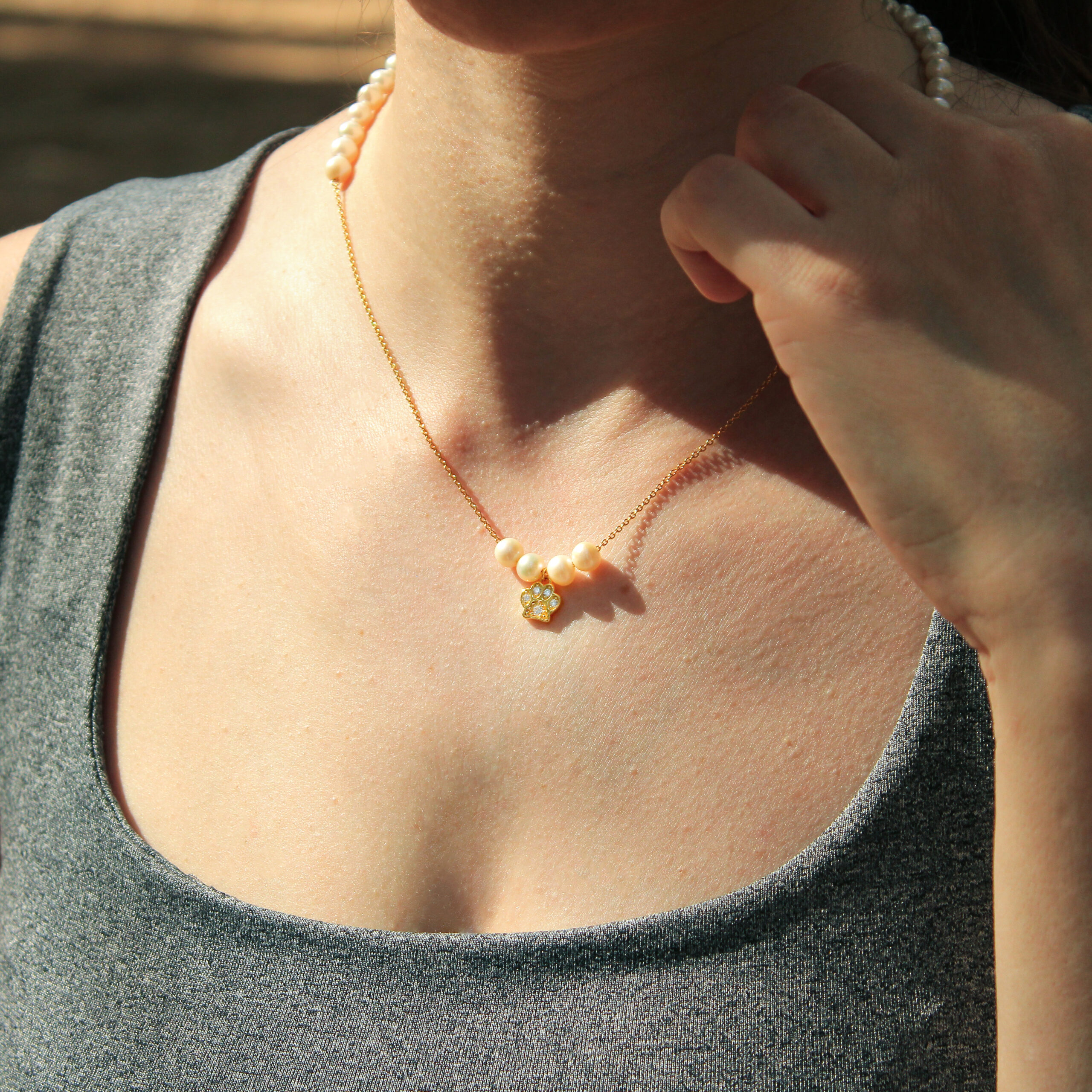 collar mujer perro gato